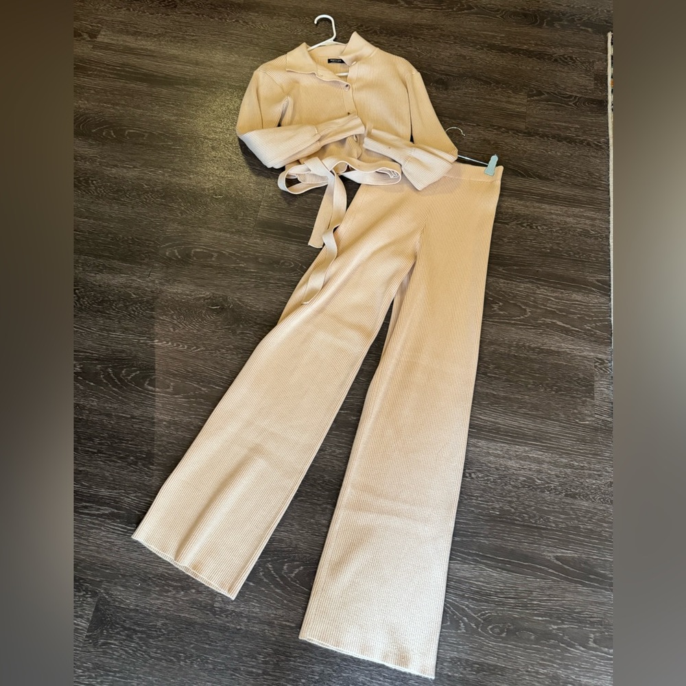 SOLD - Nasty Gal knitted set - size 4 - Cream - Picture 2 of 8